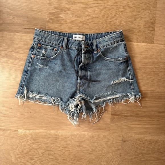 Zara Women's Blue Denim Shorts - Picture 2 of 5